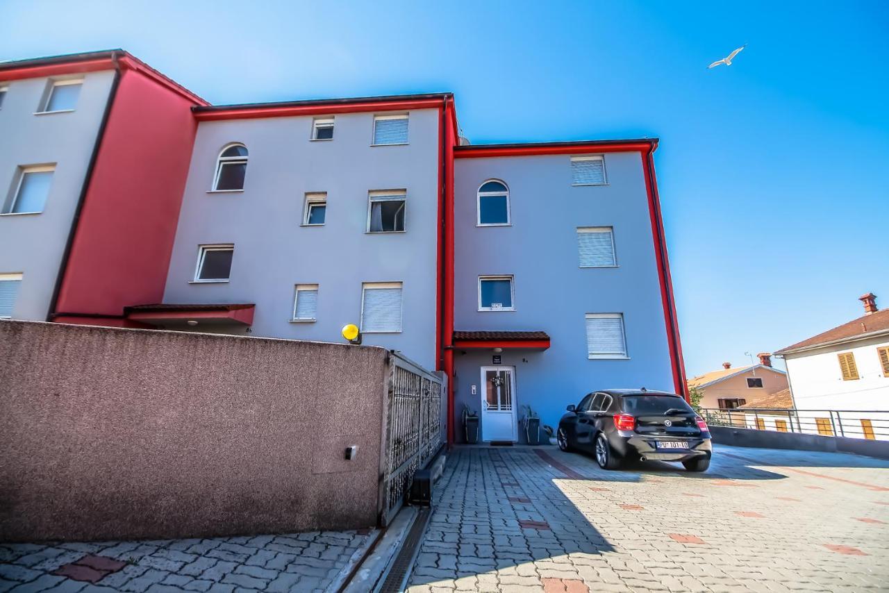 Apartments Saric プーラ エクステリア 写真