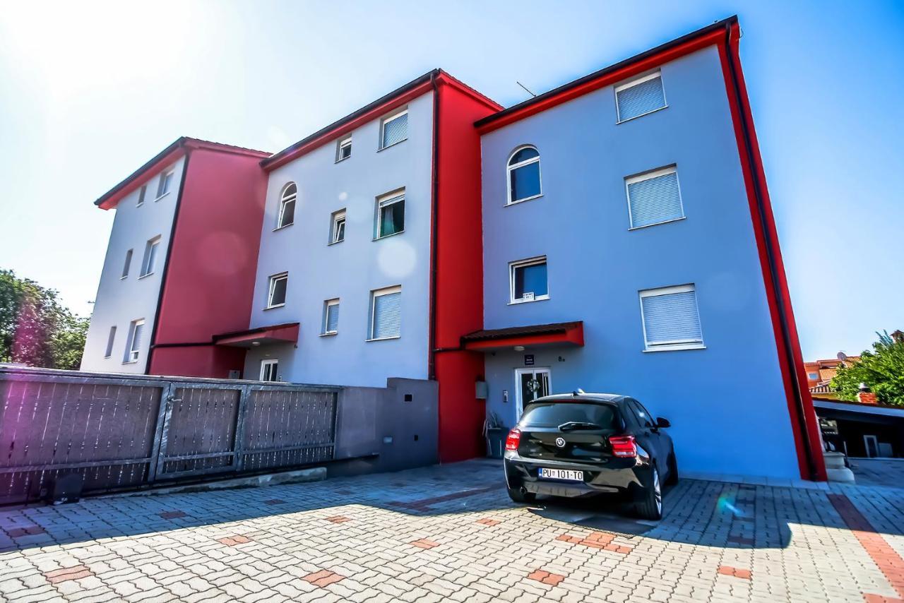 Apartments Saric プーラ エクステリア 写真